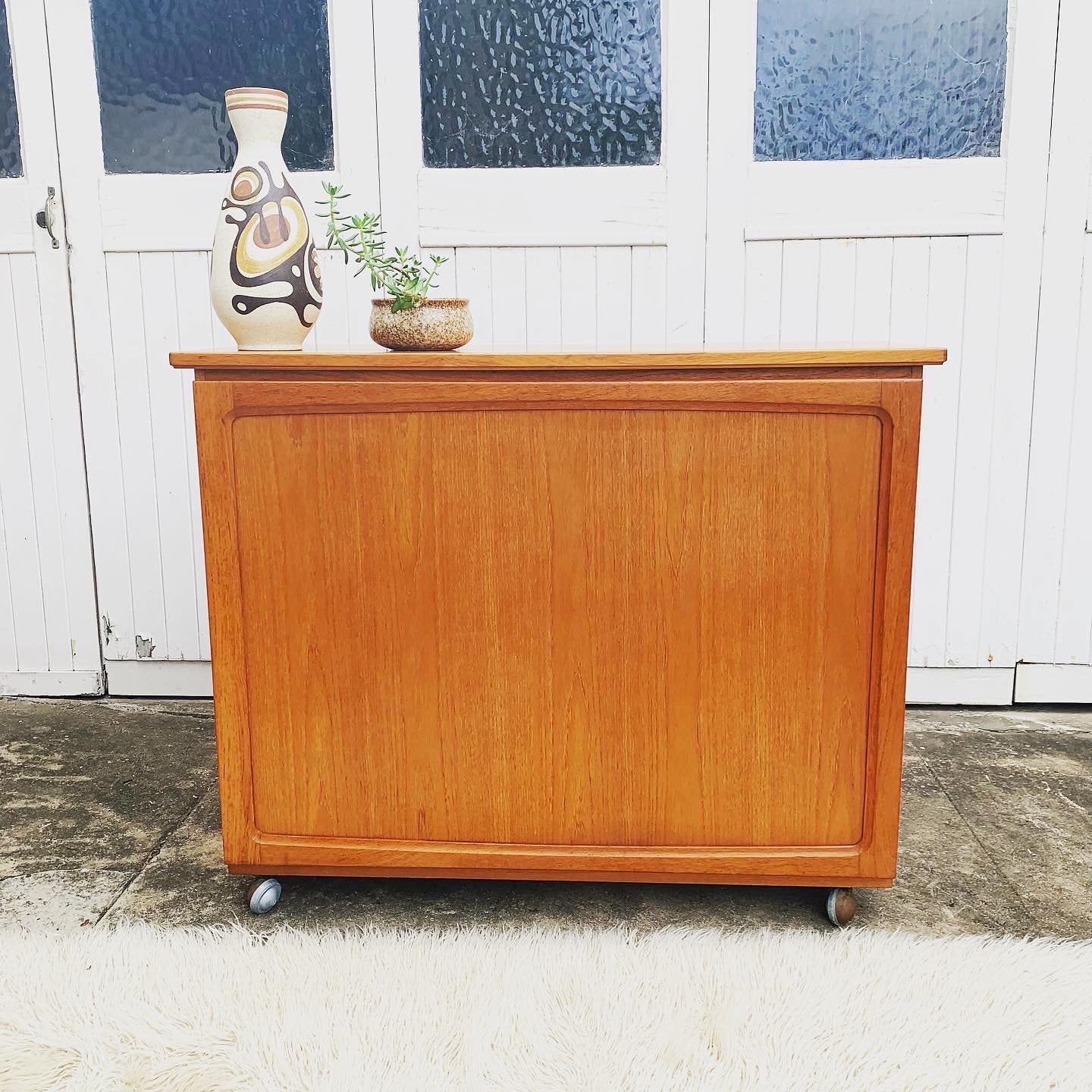 Chiswell Convertible Mid Century Modern Cocktail or Dry Bar