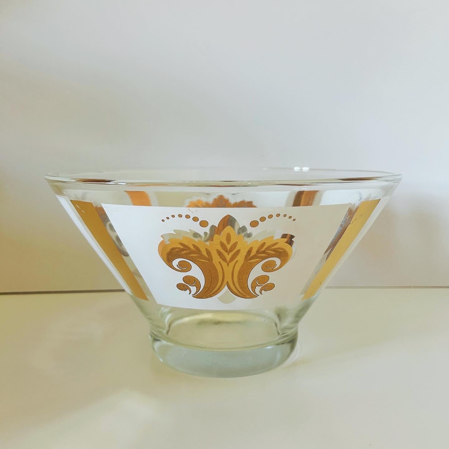 Vintage Anchor Hocking "Fler De Lis" Gold Leaf Glass Serving Bowl