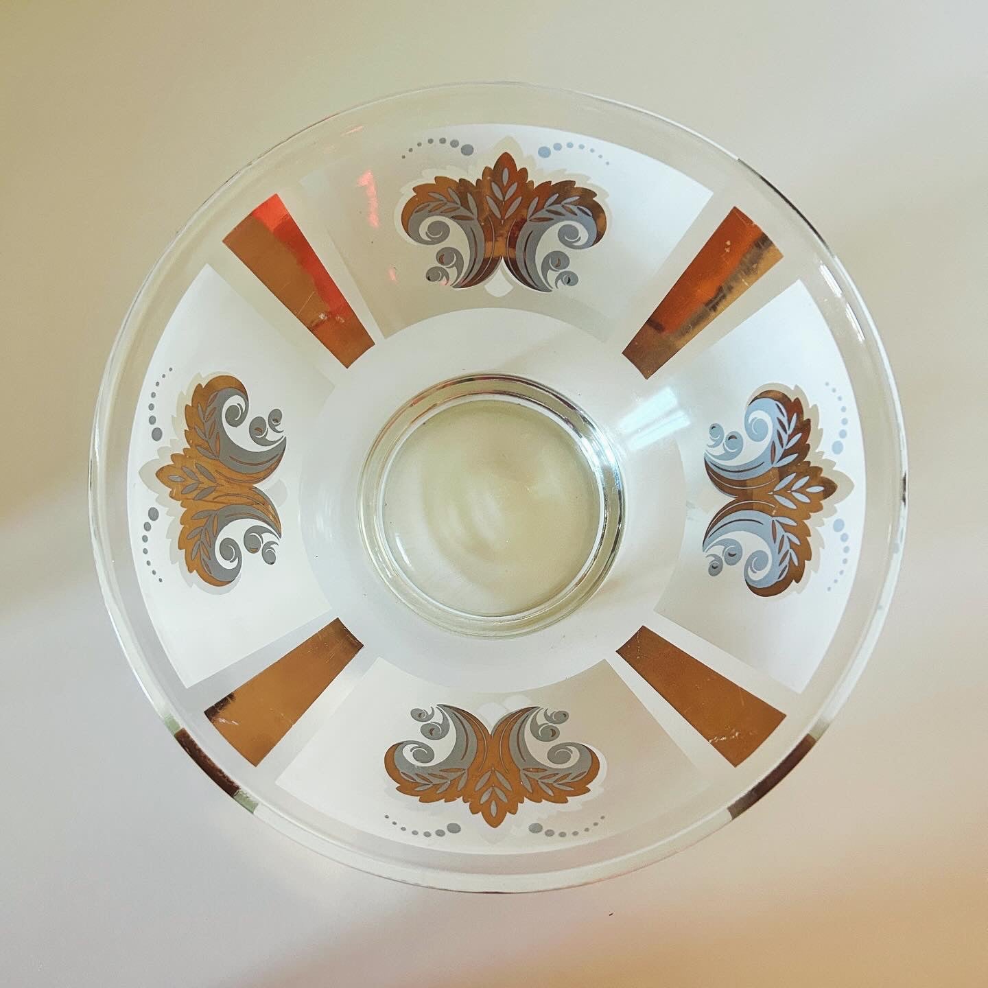 Vintage Anchor Hocking "Fler De Lis" Gold Leaf Glass Serving Bowl