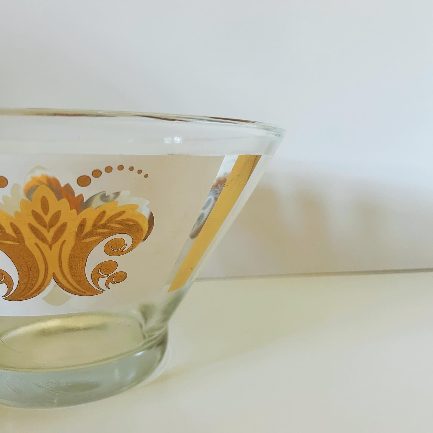 Vintage Anchor Hocking "Fler De Lis" Gold Leaf Glass Serving Bowl