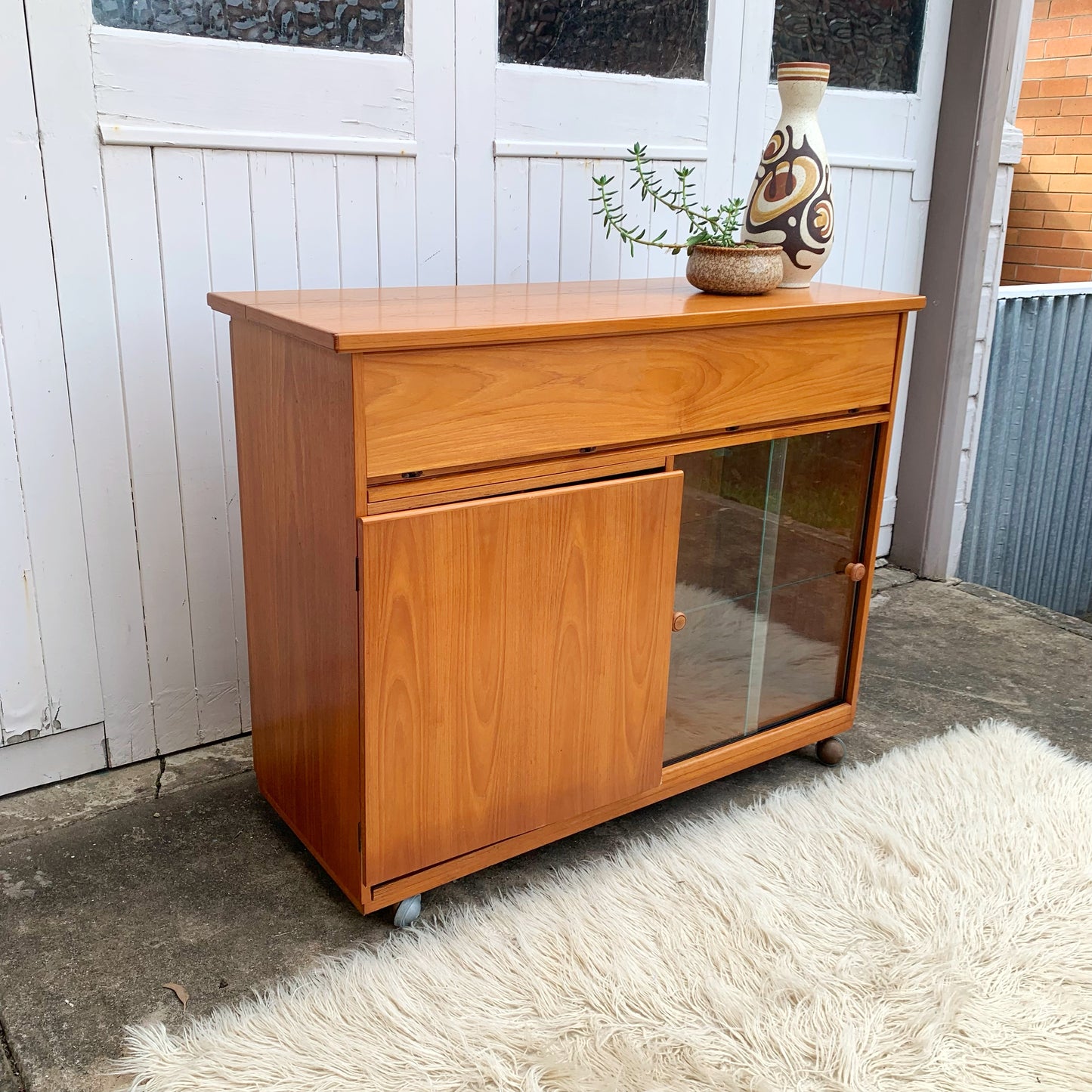Chiswell Convertible Mid Century Modern Cocktail or Dry Bar