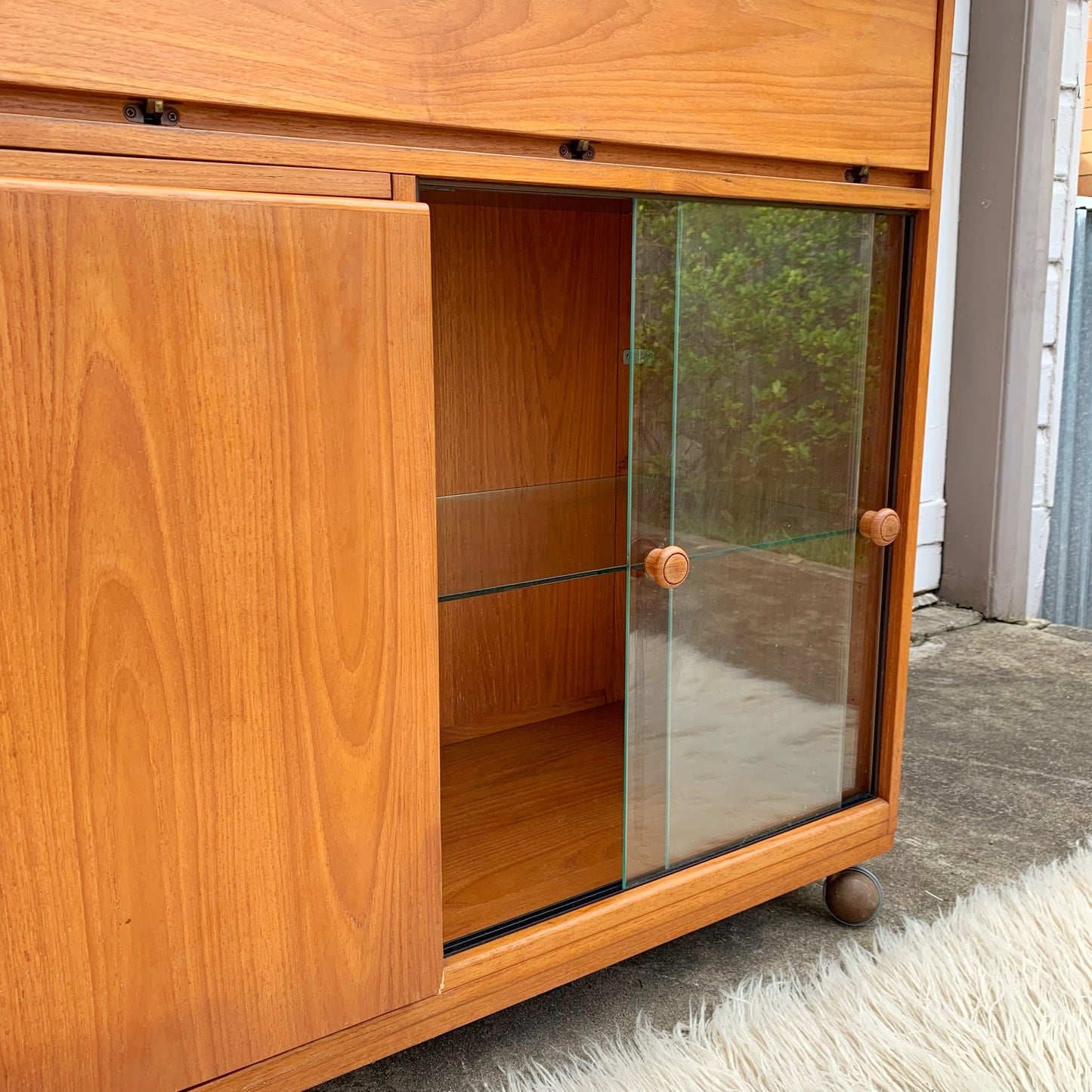 Chiswell Convertible Mid Century Modern Cocktail or Dry Bar
