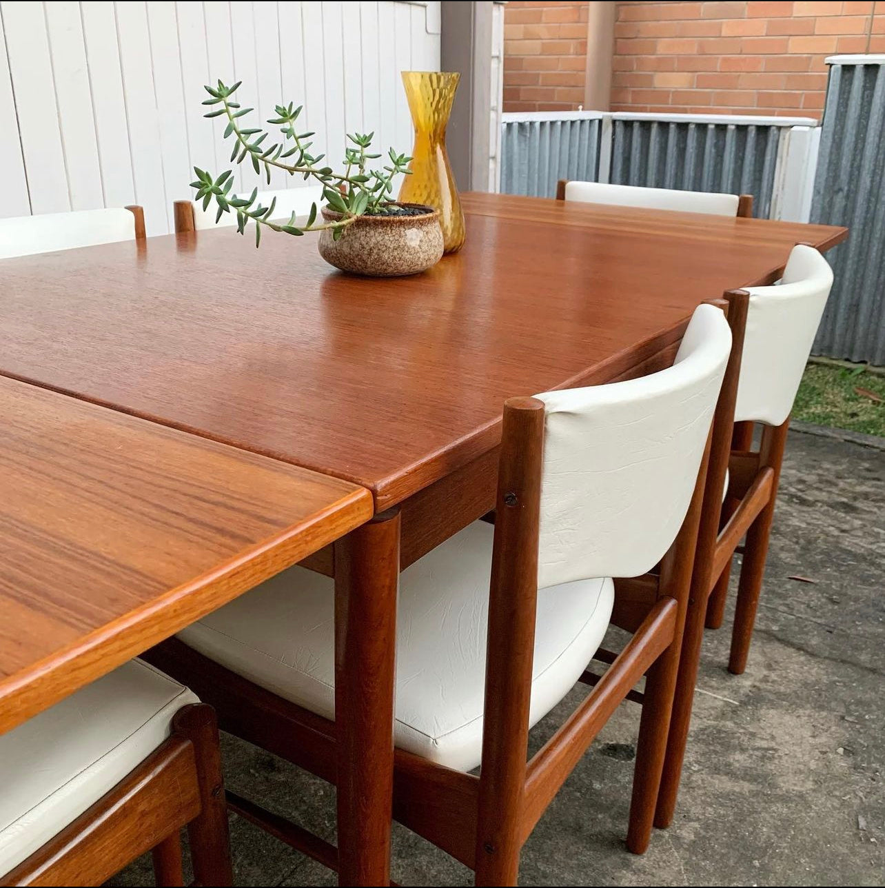 Mid Century Modern Parker Dining Setting, 6 White Vinyl Chairs & Original Matching Table