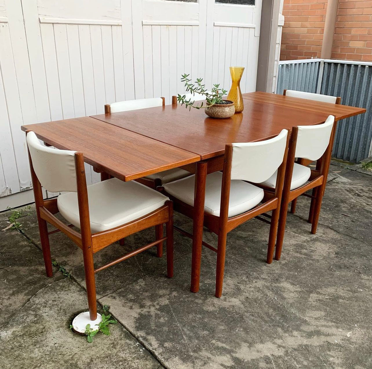 Mid Century Modern Parker Dining Setting, 6 White Vinyl Chairs & Original Matching Table