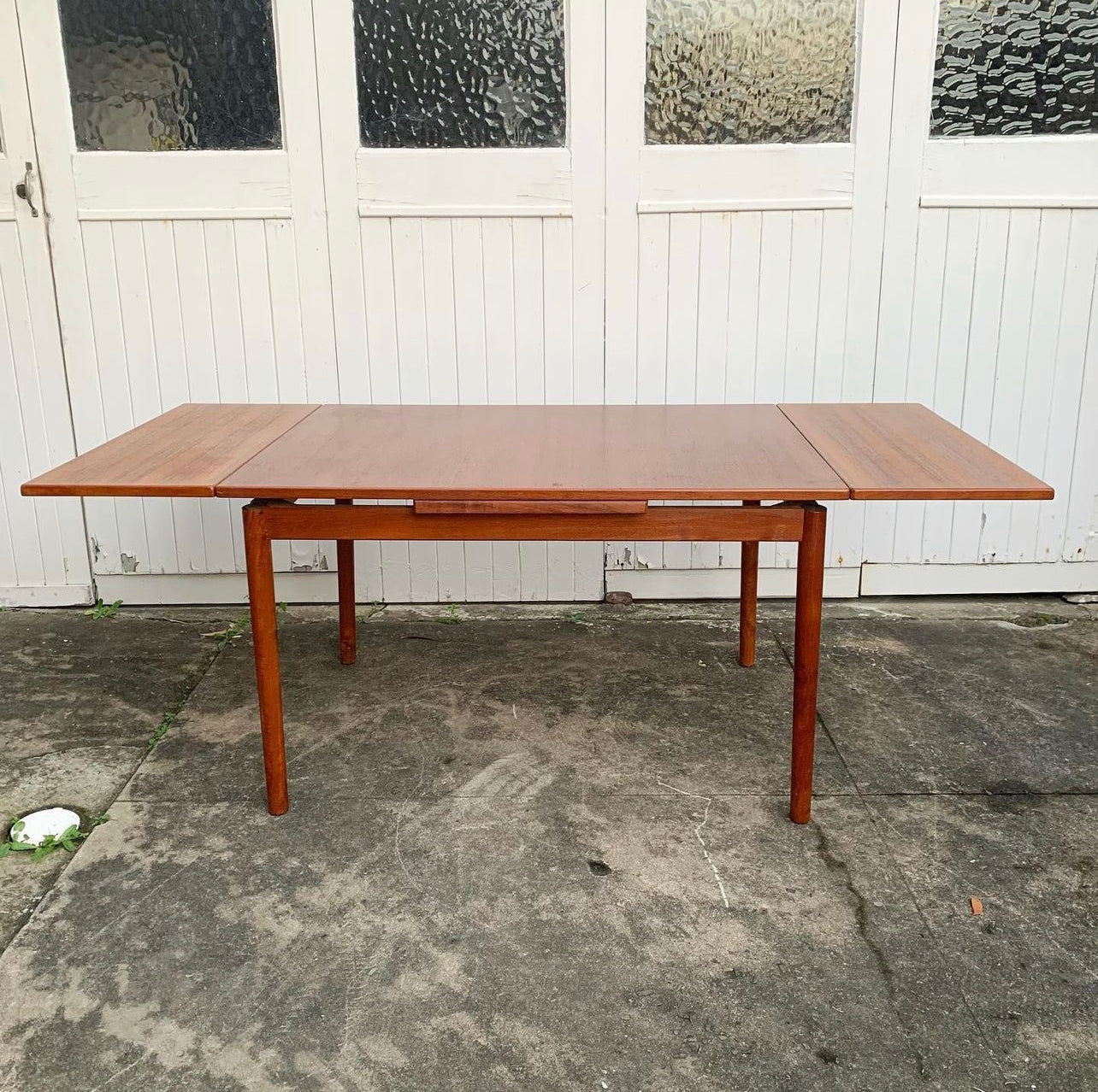 Mid Century Modern Parker Dining Setting, 6 White Vinyl Chairs & Original Matching Table
