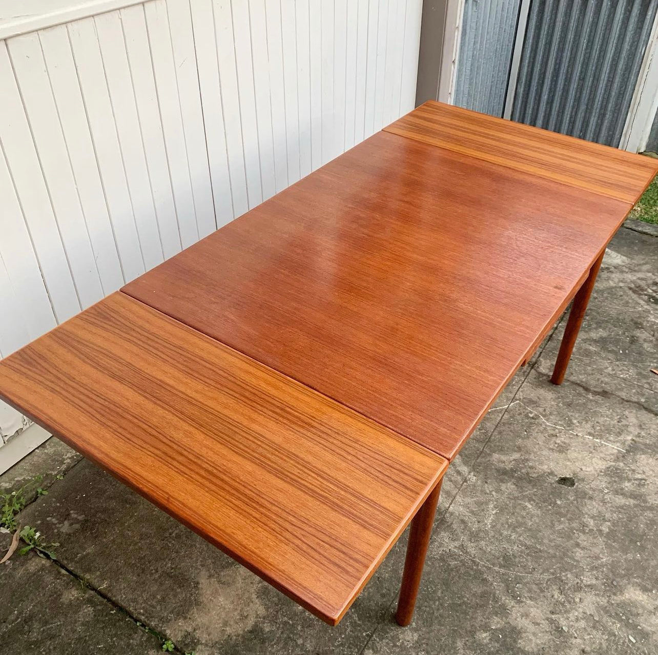 Mid Century Modern Parker Dining Setting, 6 White Vinyl Chairs & Original Matching Table