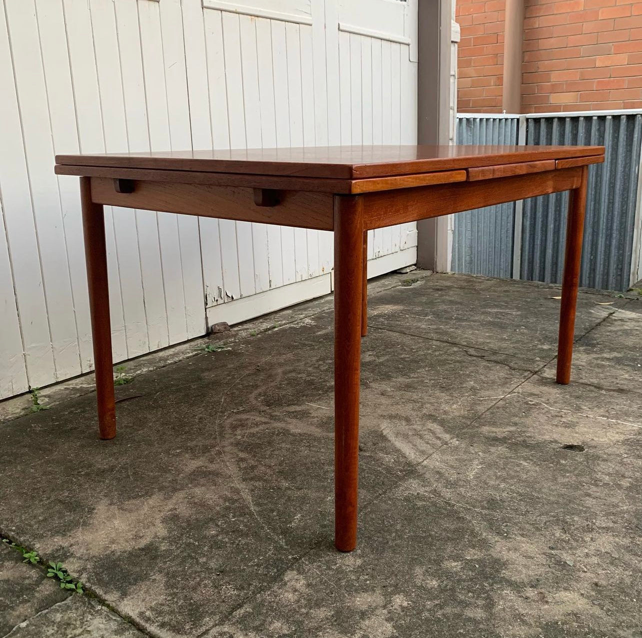 Mid Century Modern Parker Dining Setting, 6 White Vinyl Chairs & Original Matching Table