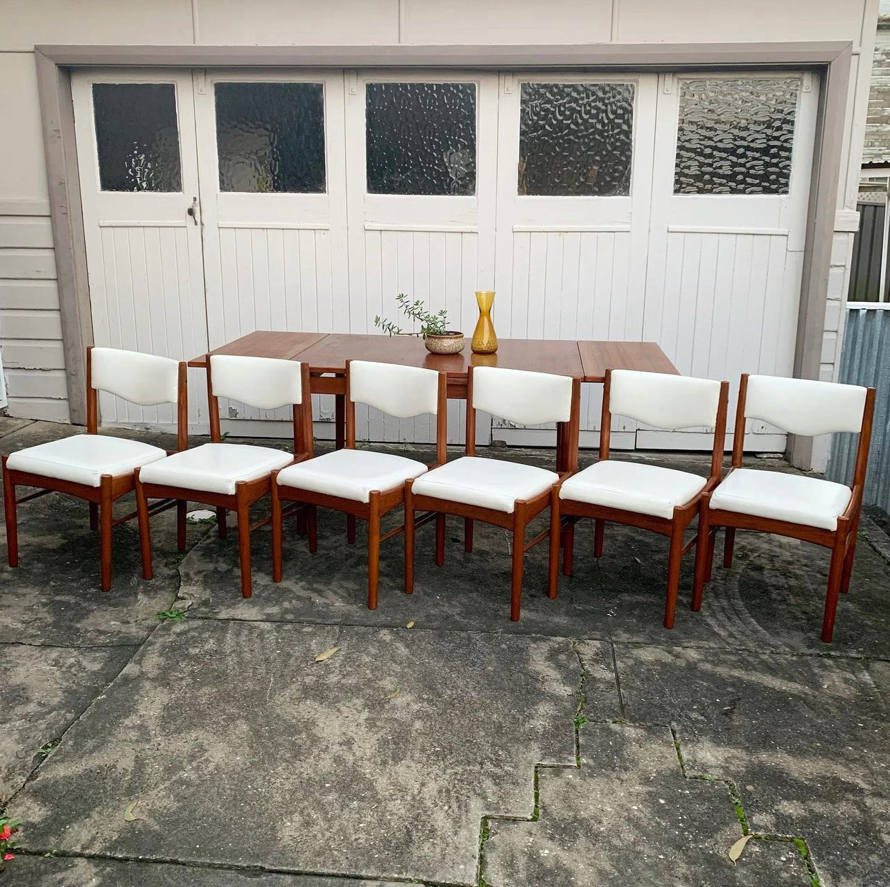 Mid Century Modern Parker Dining Setting, 6 White Vinyl Chairs & Original Matching Table