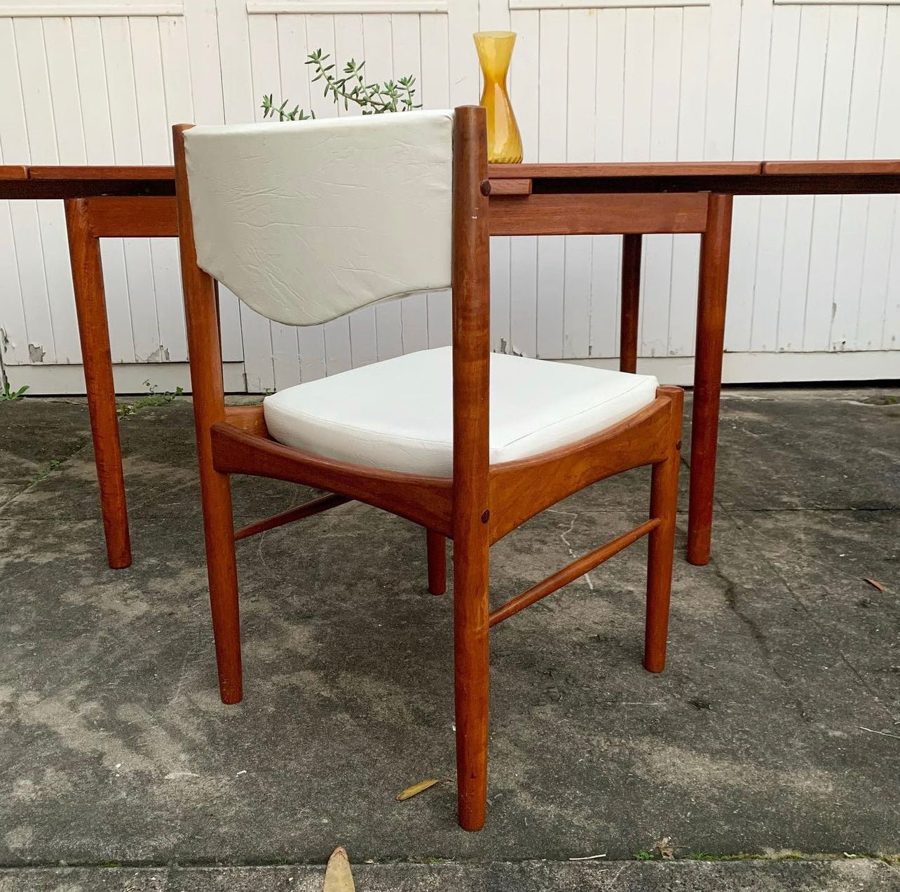 Mid Century Modern Parker Dining Setting, 6 White Vinyl Chairs & Original Matching Table